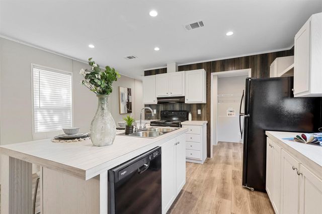 2610 Pinoak Street, Granbury, TX 76048