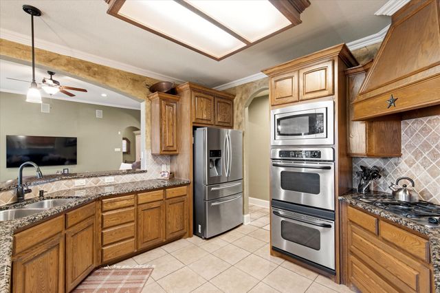 7710 Fall Creek Road, Terrell, TX 75160