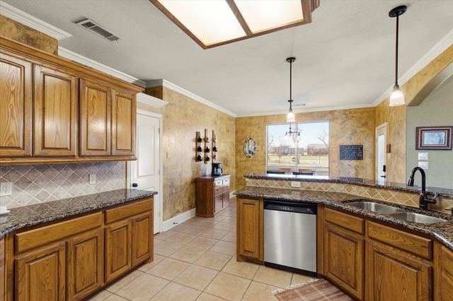 7710 Fall Creek Road, Terrell, TX 75160