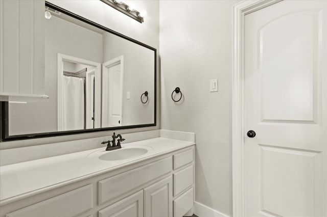 7710 Fall Creek Road, Terrell, TX 75160