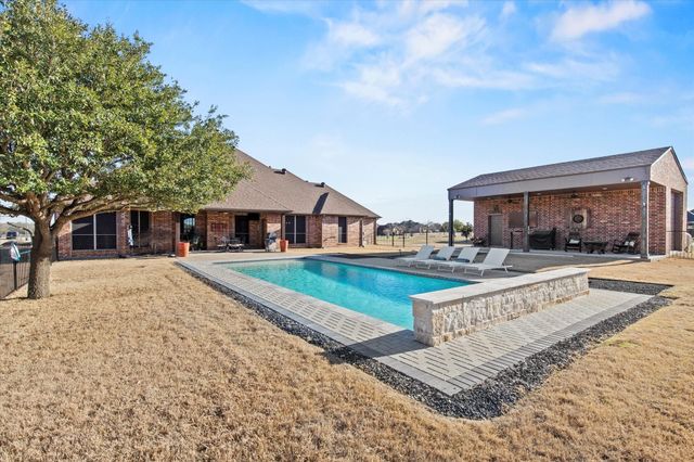 7710 Fall Creek Road, Terrell, TX 75160