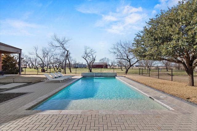 7710 Fall Creek Road, Terrell, TX 75160