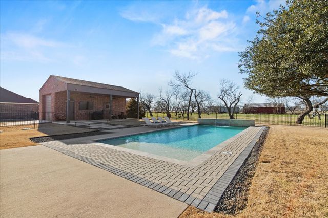 7710 Fall Creek Road, Terrell, TX 75160