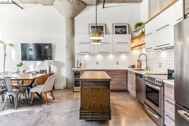 255 3Rd St 206, Oakland, CA 94607