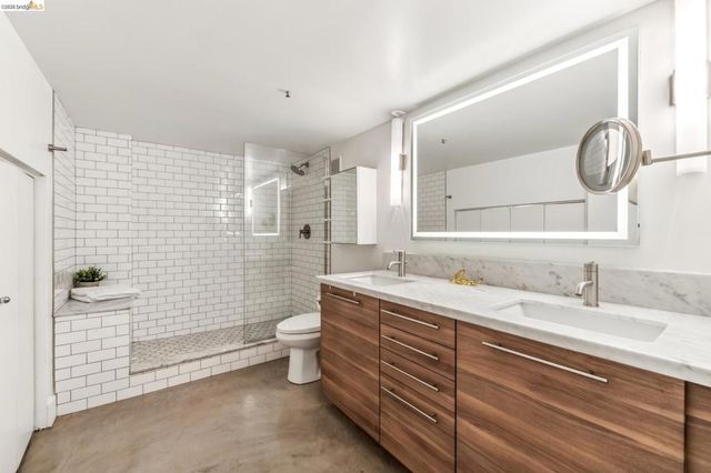 255 3Rd St 206, Oakland, CA 94607