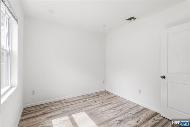 16 W Grove Street, Bogota, NJ 07603