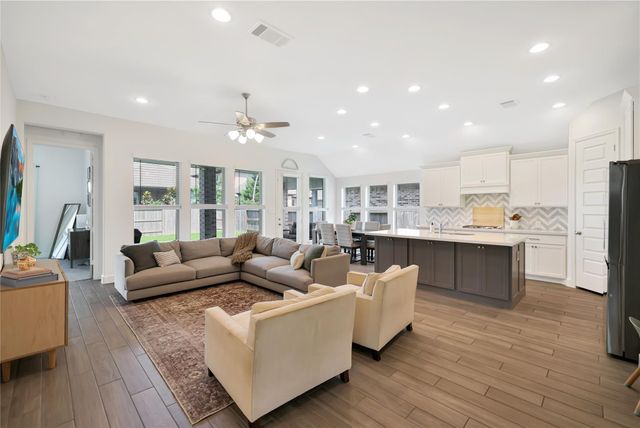 452 Texoma Plains Drive, Conroe, TX 77384