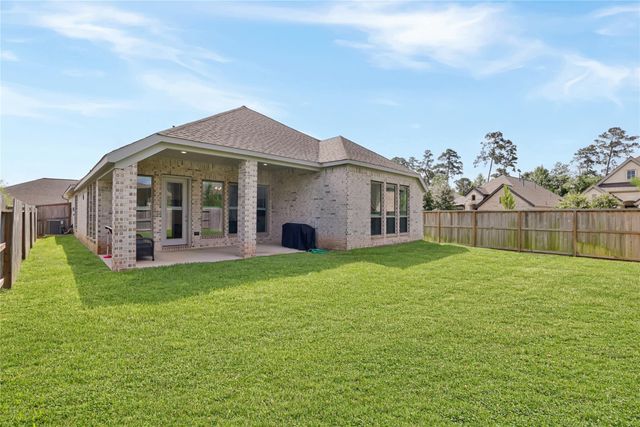 452 Texoma Plains Drive, Conroe, TX 77384