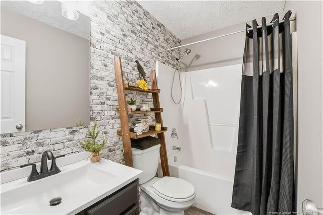 2212 Sir Michael Drive, Hope Mills, NC 28348