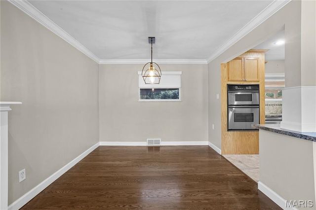 4684 Venarde Drive, St Louis, MO 63128