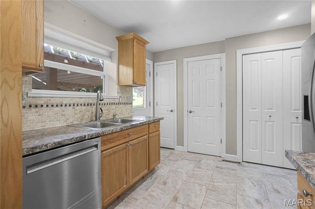 4684 Venarde Drive, St Louis, MO 63128