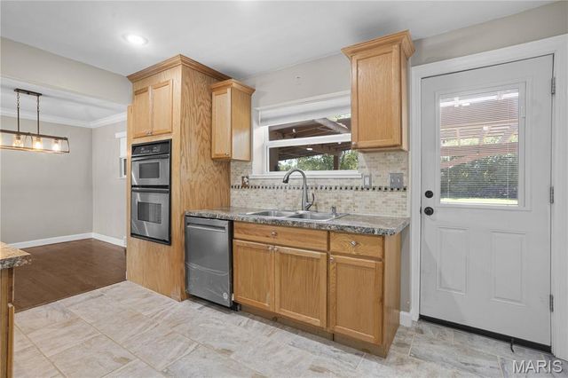 4684 Venarde Drive, St Louis, MO 63128