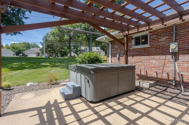 4684 Venarde Drive, St Louis, MO 63128