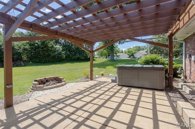4684 Venarde Drive, St Louis, MO 63128