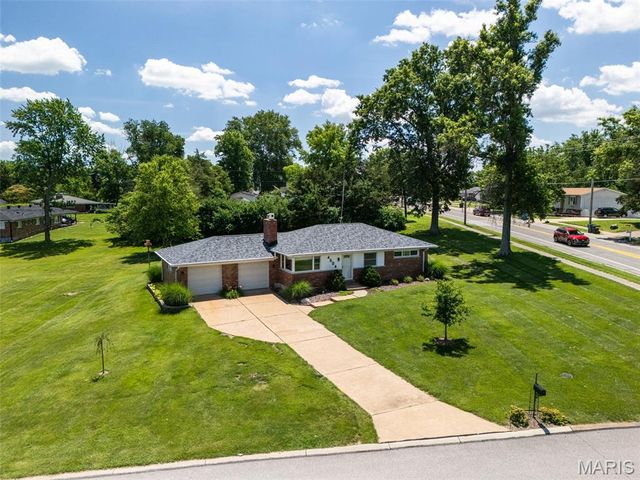 4684 Venarde Drive, St Louis, MO 63128