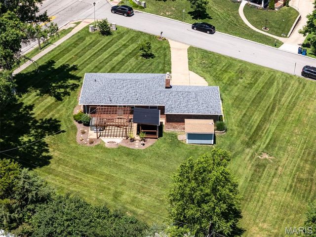 4684 Venarde Drive, St Louis, MO 63128
