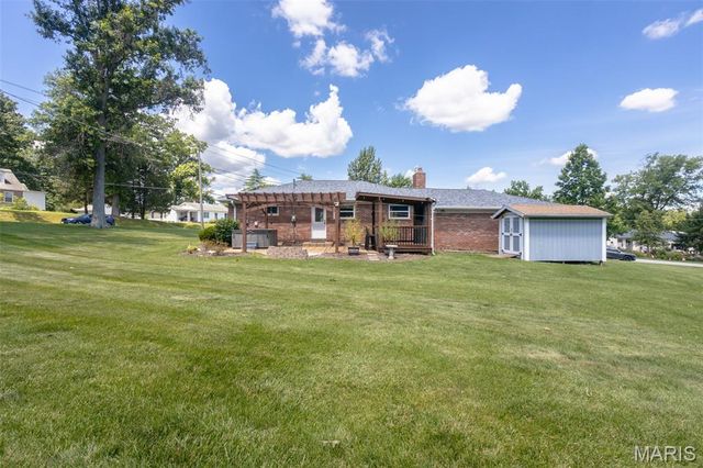 4684 Venarde Drive, St Louis, MO 63128