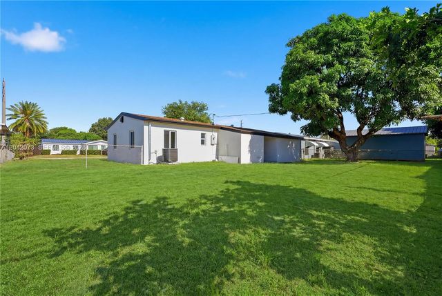 15921 NW 18th Pl, Miami Gardens, FL 33054