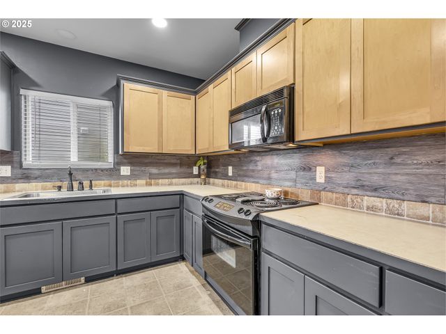 35419 HELENS Way, St Helens, OR 97051