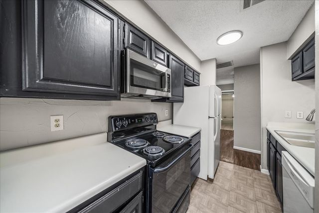 1909 Cloisters Drive 1021, Arlington, TX 76011