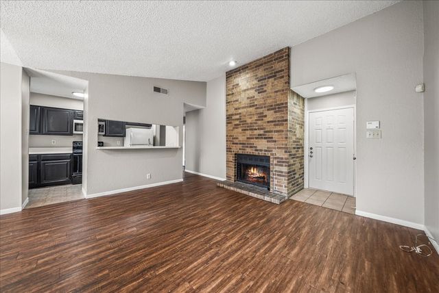 1909 Cloisters Drive 1021, Arlington, TX 76011