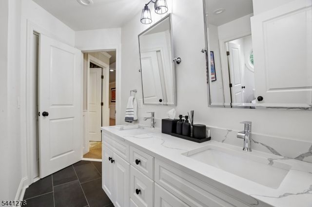 4 Brayton Rd, Livingston Twp., NJ 07039
