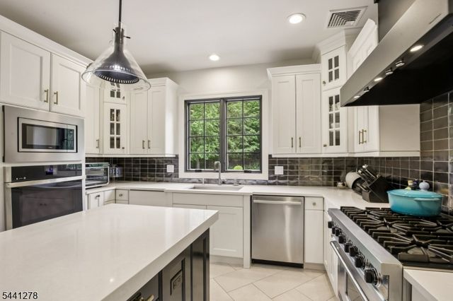 4 Brayton Rd, Livingston Twp., NJ 07039