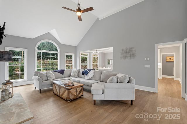 1404 Mt Isle Harbor Drive, Charlotte, NC 28214