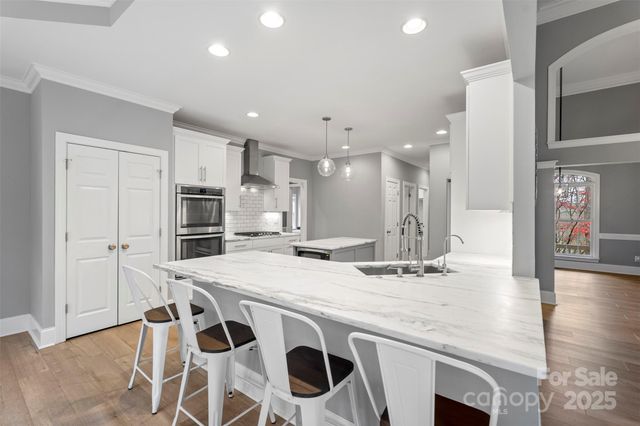 1404 Mt Isle Harbor Drive, Charlotte, NC 28214