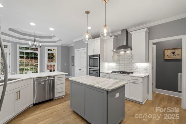 1404 Mt Isle Harbor Drive, Charlotte, NC 28214