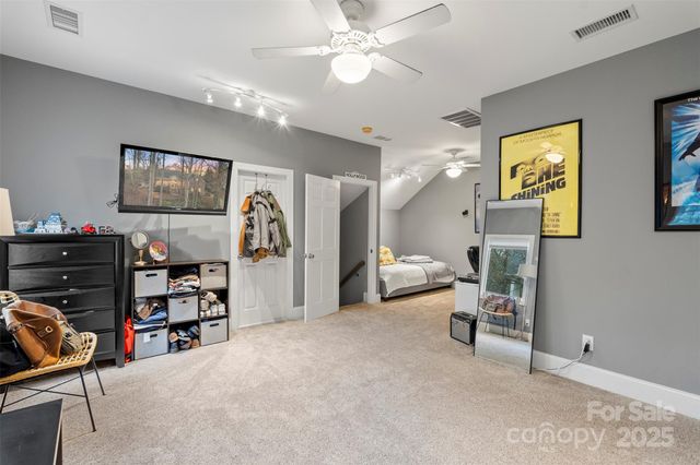 1404 Mt Isle Harbor Drive, Charlotte, NC 28214