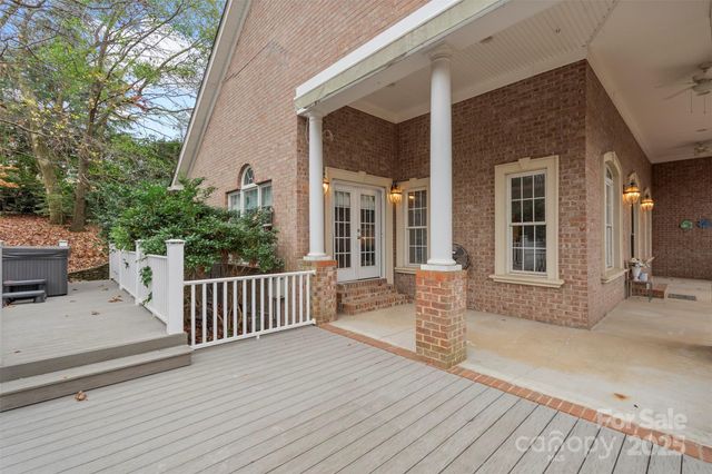 1404 Mt Isle Harbor Drive, Charlotte, NC 28214