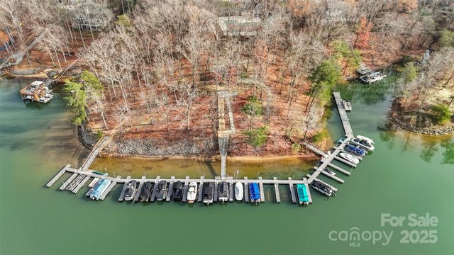 1404 Mt Isle Harbor Drive, Charlotte, NC 28214