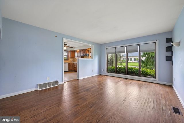 196 TANSBORO RD, Berlin, NJ 08009
