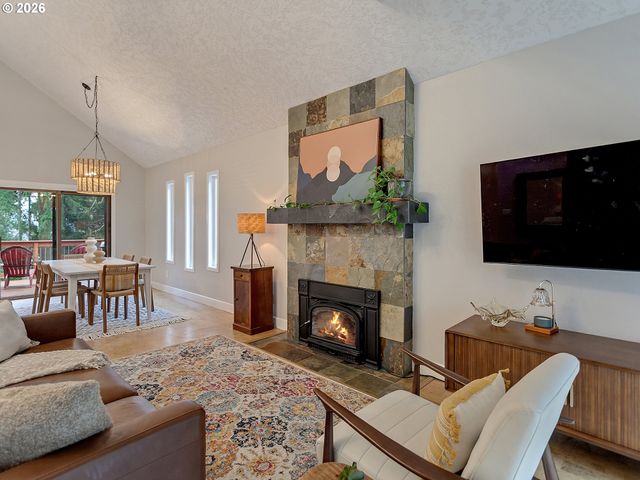 22790 OREGON CITY Loop, West Linn, OR 97068