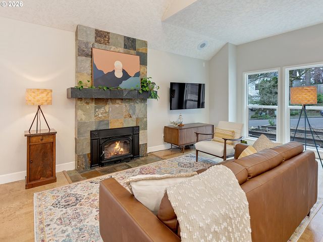 22790 OREGON CITY Loop, West Linn, OR 97068