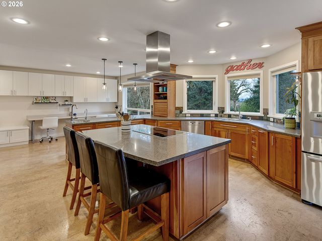 22790 OREGON CITY Loop, West Linn, OR 97068