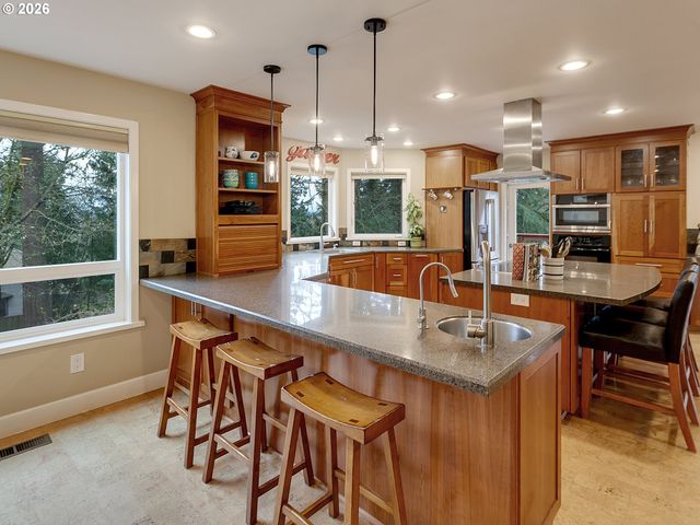 22790 OREGON CITY Loop, West Linn, OR 97068