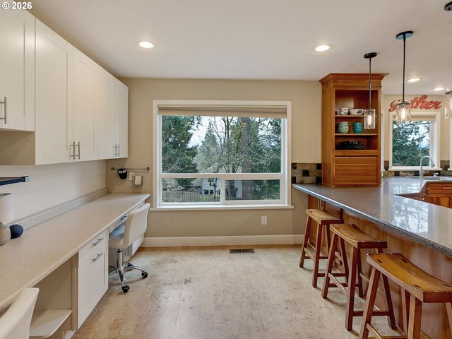 22790 OREGON CITY Loop, West Linn, OR 97068