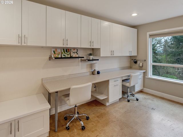 22790 OREGON CITY Loop, West Linn, OR 97068