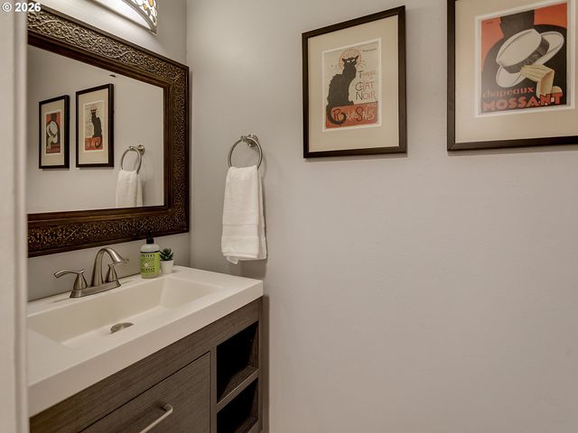 22790 OREGON CITY Loop, West Linn, OR 97068