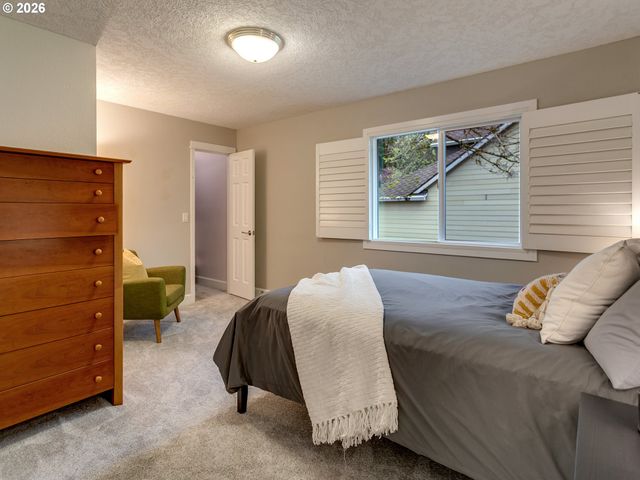 22790 OREGON CITY Loop, West Linn, OR 97068