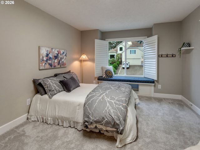 22790 OREGON CITY Loop, West Linn, OR 97068