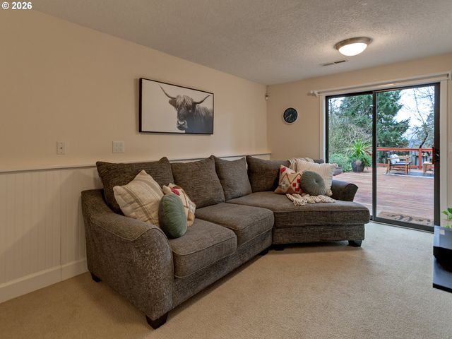 22790 OREGON CITY Loop, West Linn, OR 97068