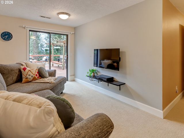 22790 OREGON CITY Loop, West Linn, OR 97068