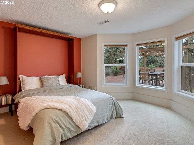 22790 OREGON CITY Loop, West Linn, OR 97068