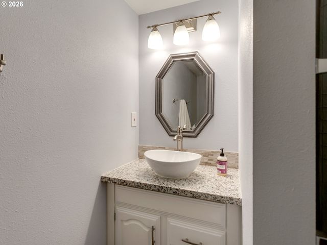 22790 OREGON CITY Loop, West Linn, OR 97068