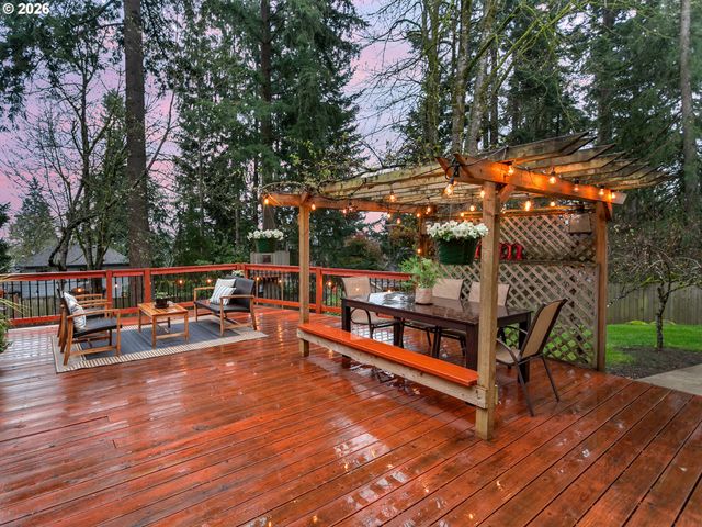 22790 OREGON CITY Loop, West Linn, OR 97068