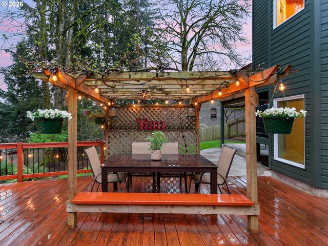 22790 OREGON CITY Loop, West Linn, OR 97068