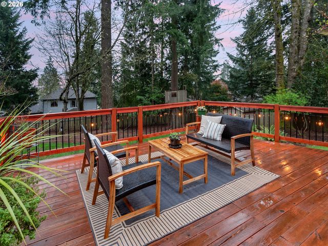22790 OREGON CITY Loop, West Linn, OR 97068